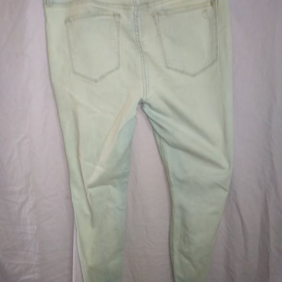 OLD NAVY MIDRISE ROCKSTAR LIGHT WASH - Picture 4 of 5